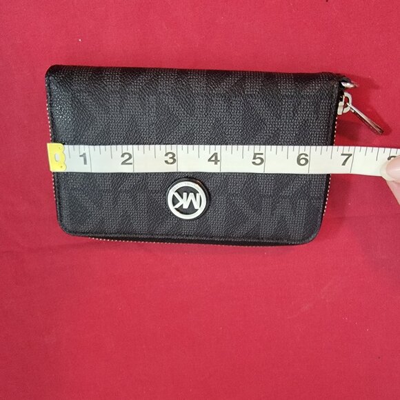 Michael Kors Jet Set Black Signature Monogram Print Zip Around Wallet/Wristlet - Picture 16 of 16